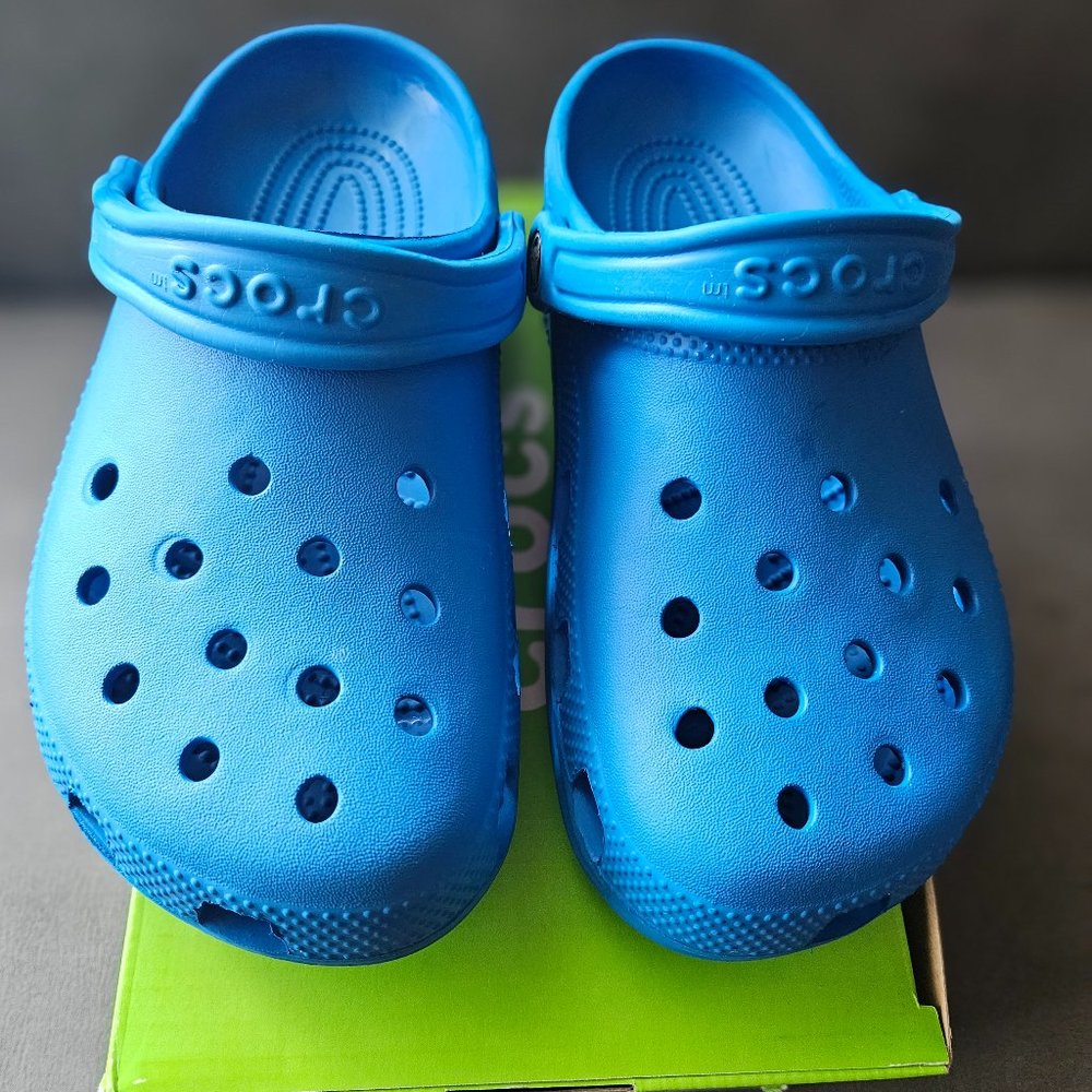 Kids Crocs Size J6 (6Y)